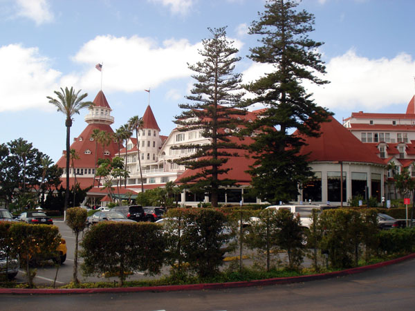 martine_hotel del coronado x front1