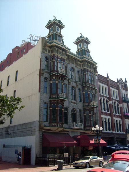 Anderson_gaslamp2